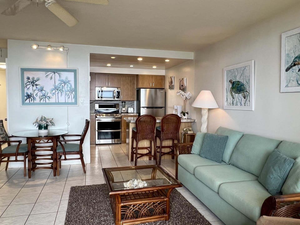 Condo, 1 Bedroom | Living area