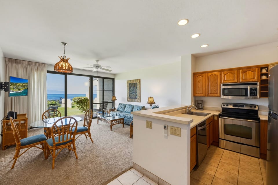 Condo, 1 Bedroom | Private kitchen | Coffee/tea maker, fridge, oven, toaster