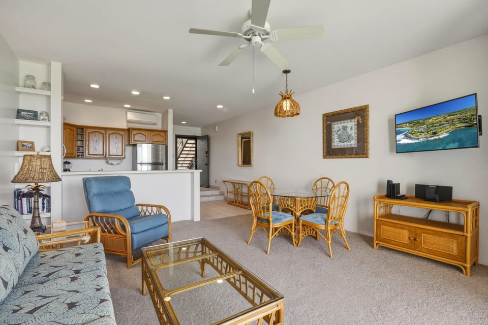 Condo, 1 Bedroom | Living area