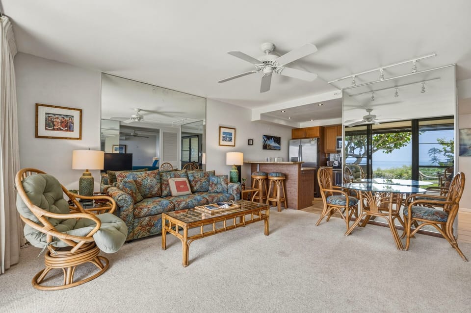 Condo, 1 Bedroom | Living area