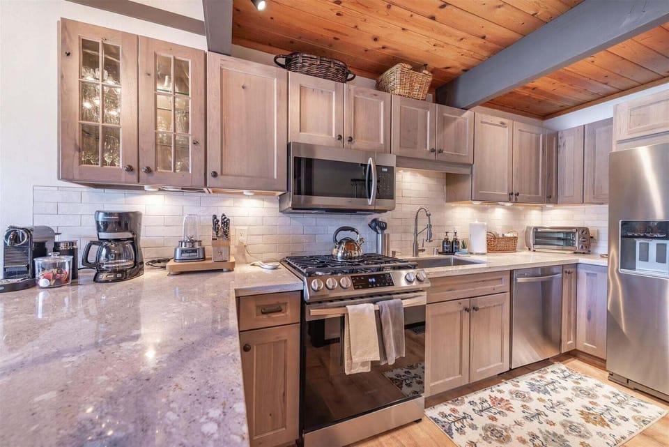 Condo, 3 Bedrooms | Private kitchen
