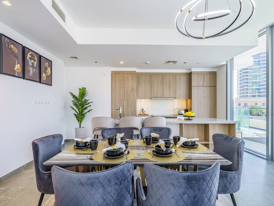 Luxury Apartment, Balcony, Marina View | Dining