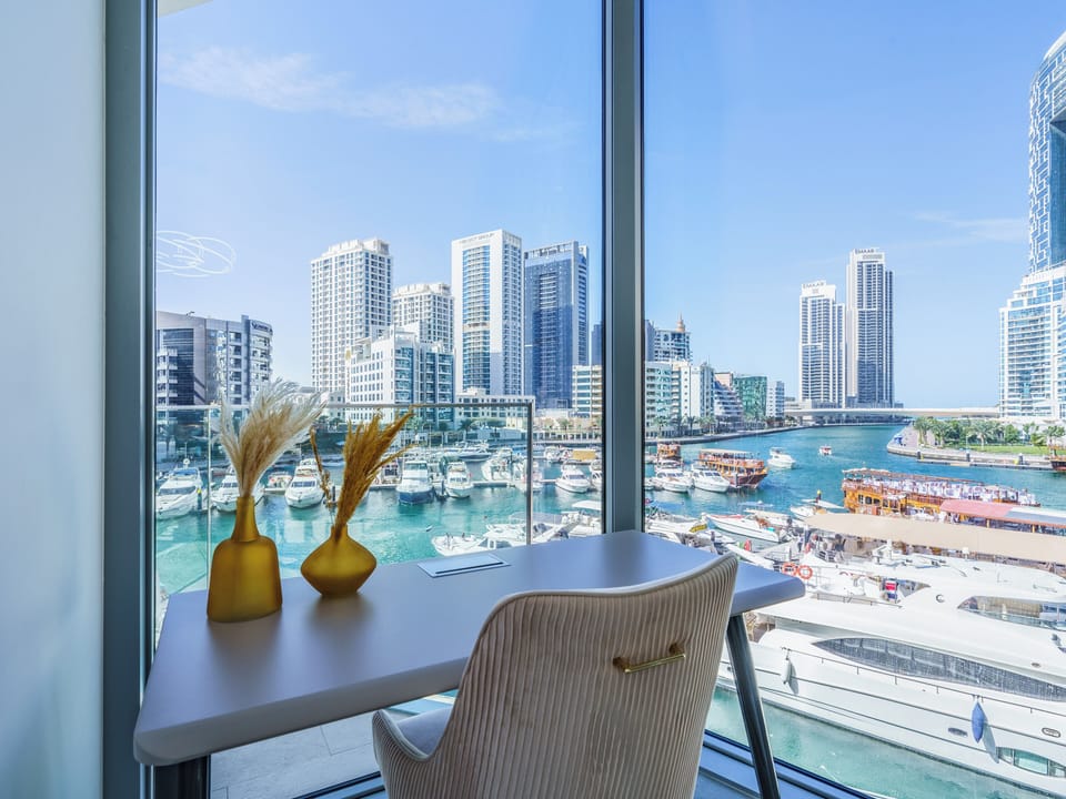 Luxury Apartment, Balcony, Marina View | Interior
