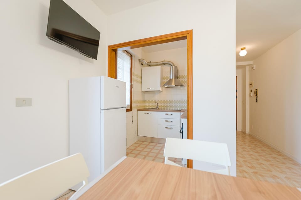 Apartment, Balcony, Courtyard View | Private kitchen | Fridge, oven, stovetop, espresso maker
