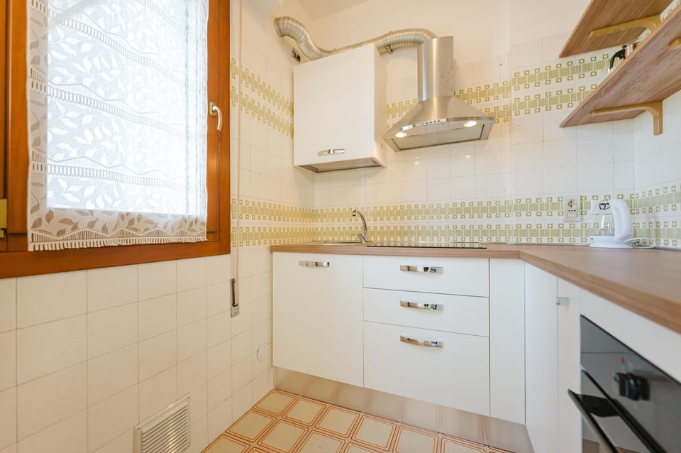 Apartment, Balcony, Courtyard View | Private kitchen | Fridge, oven, stovetop, espresso maker