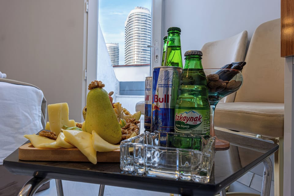 Classic Studio, City View | Food and drink