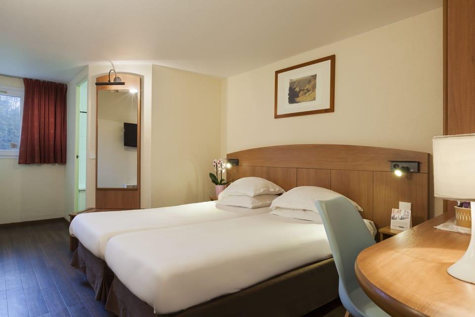 Standard 2 Singles Non Smoking | Desk, iron/ironing board, free cribs/infant beds, free WiFi