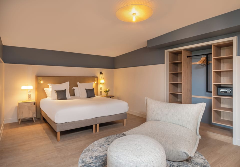 Junior Suite with Sea View | Premium bedding, in-room safe, desk, blackout drapes