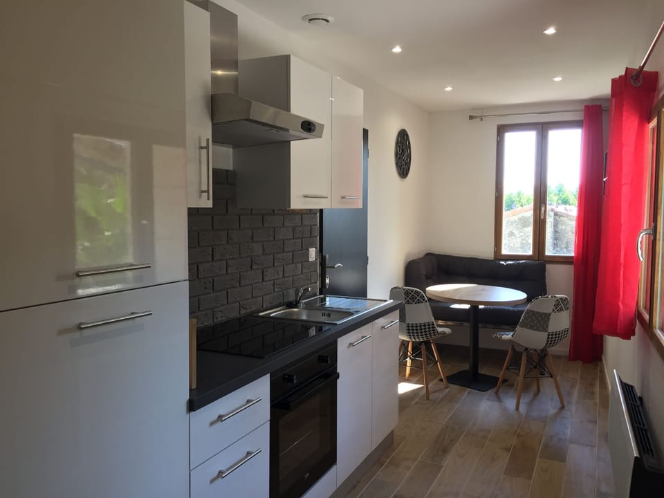 Apartment, 2 Bedrooms | Private kitchen