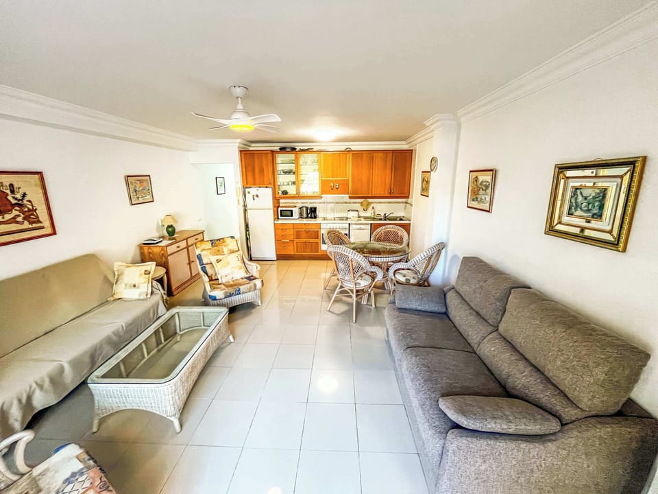 Open plan living, large comfortable seating area