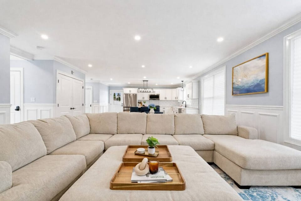 Comfortable oversize sectional, perfect for your whole group!