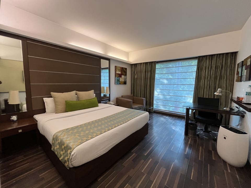 Exclusive Suite, 1 Bedroom, Smoking, Private Bathroom | Premium bedding, in-room safe, desk, blackout drapes