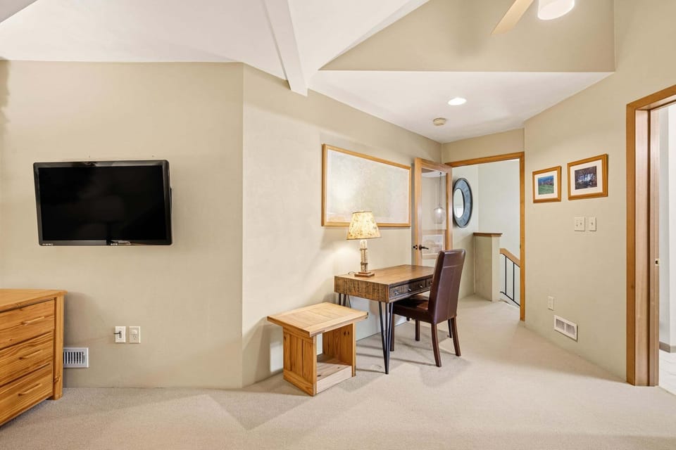 Indoors, Screen, TV, Furniture, Table