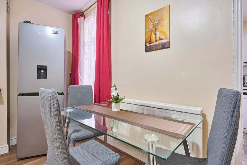 Dover Retreat, Ipswich- Host & Stay