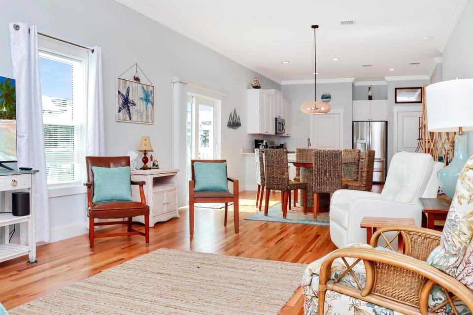 House, Multiple Beds (Rhapsody in Blues) | Living area