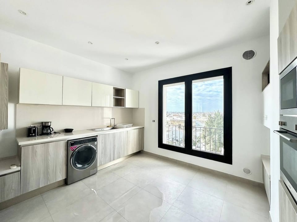 Apartment, 2 Bedrooms, Smoking | Laundry
