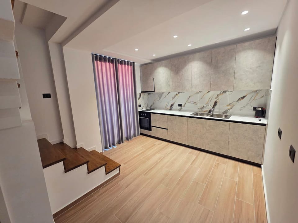 Apartment | Living area | 42-cm flat-screen TV with satellite channels