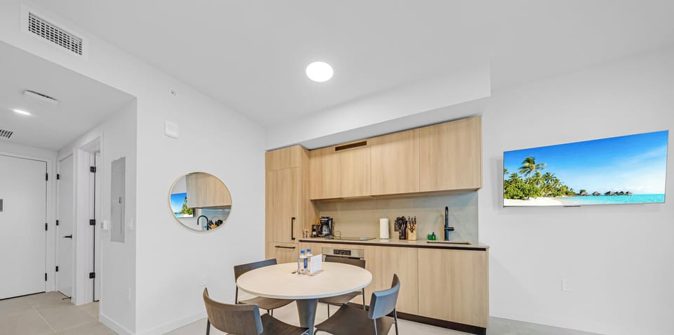 Condo, Balcony, City View | Dining