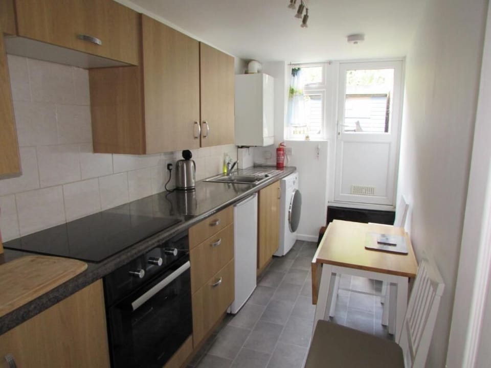 Apartment, 1 Bedroom | Private kitchen | Fridge, microwave, coffee/tea maker