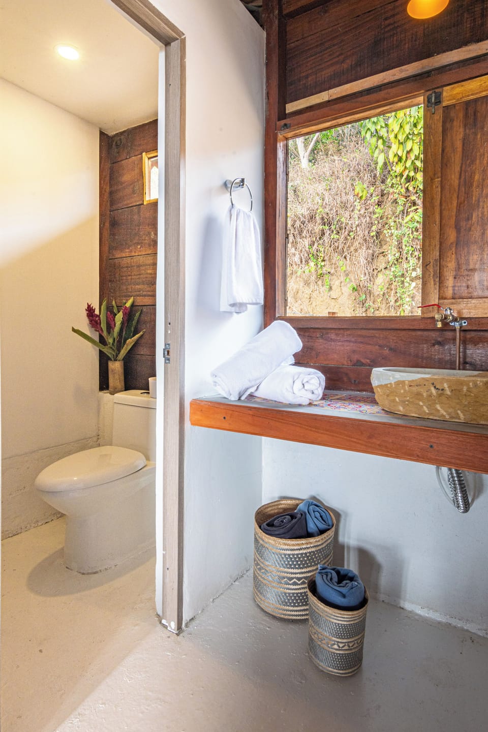 Deluxe Room, Mountain View | Bathroom | Shower, towels, soap, shampoo