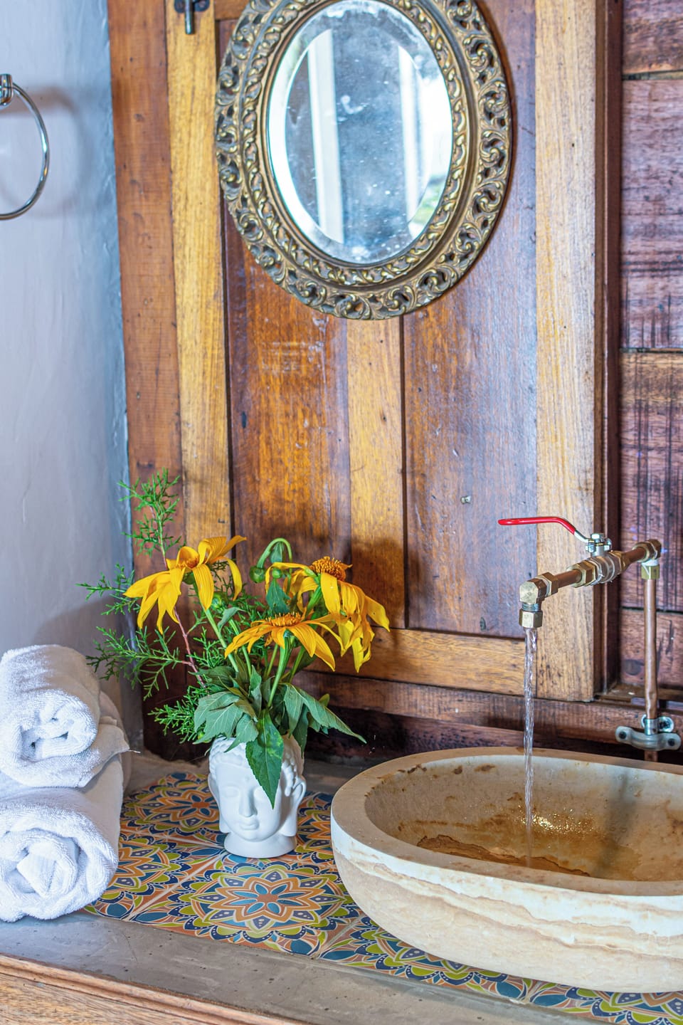 Deluxe Room, Mountain View | Bathroom | Shower, towels, soap, shampoo