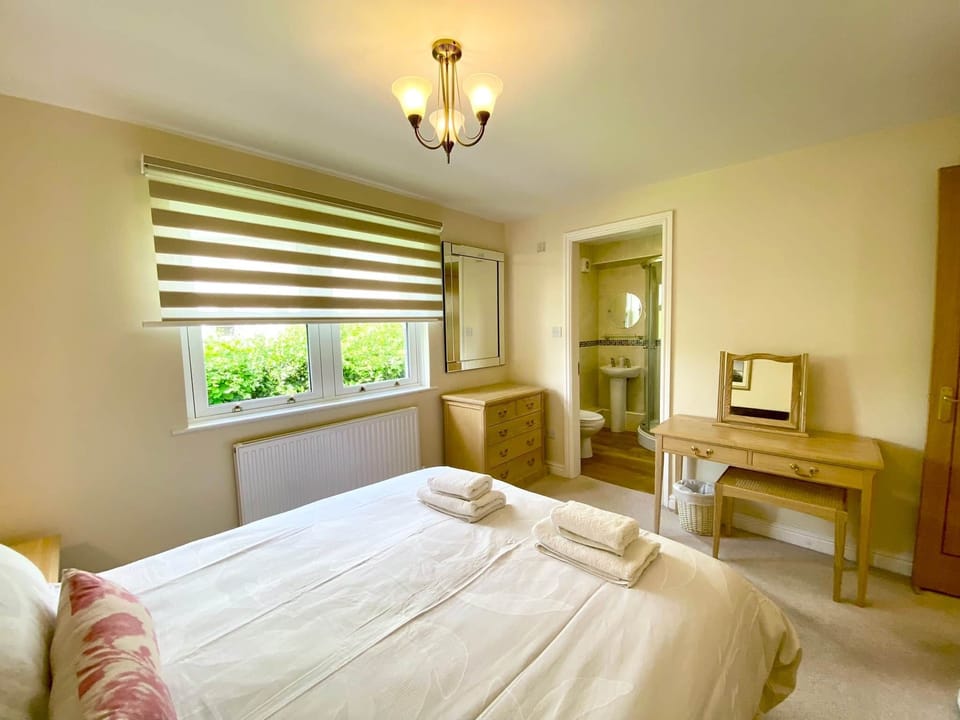 8 Howrahs Court Master Bedroom