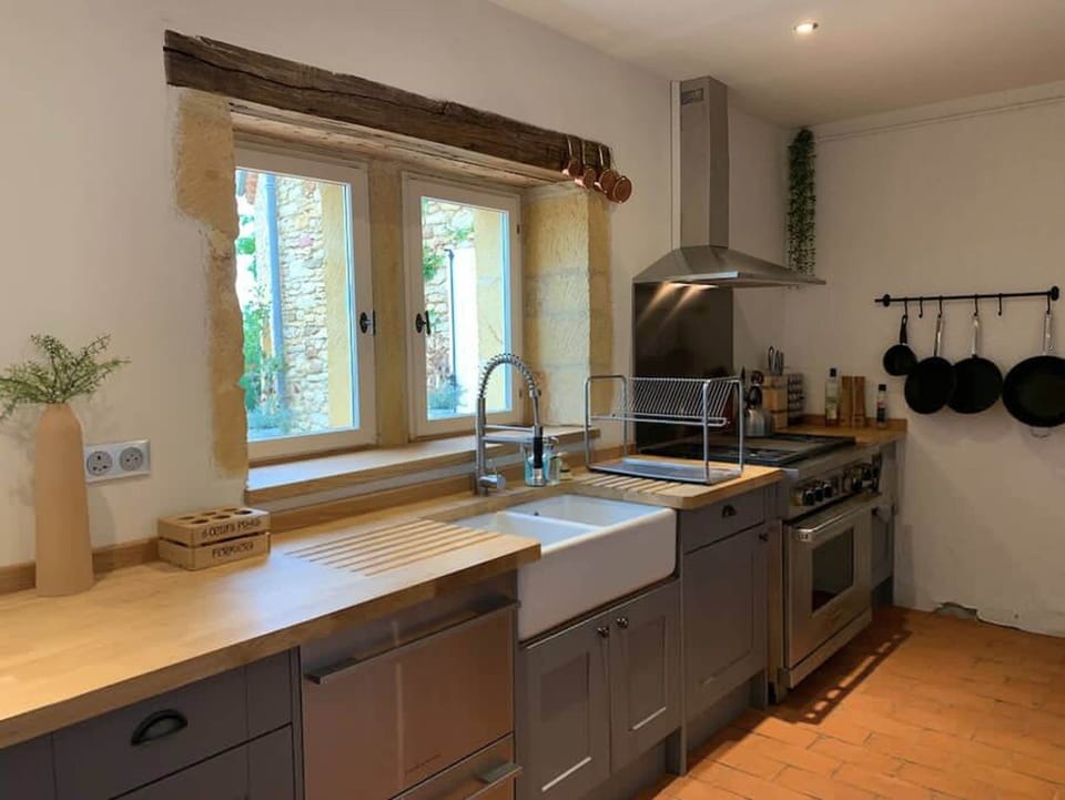 House | 5 bedrooms, Internet