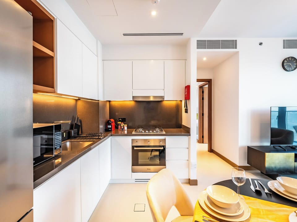 Luxury Apartment, Balcony, City View | Private kitchen