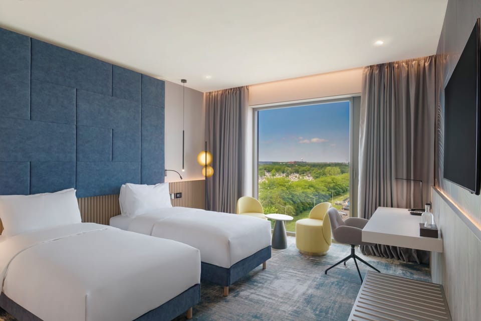 Classic Room, 2 Twin Beds | Minibar, in-room safe, desk, laptop workspace