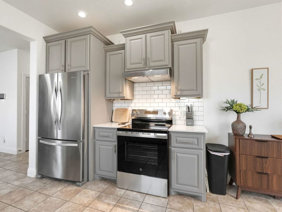 Modern appliances and everything you need to feel at home