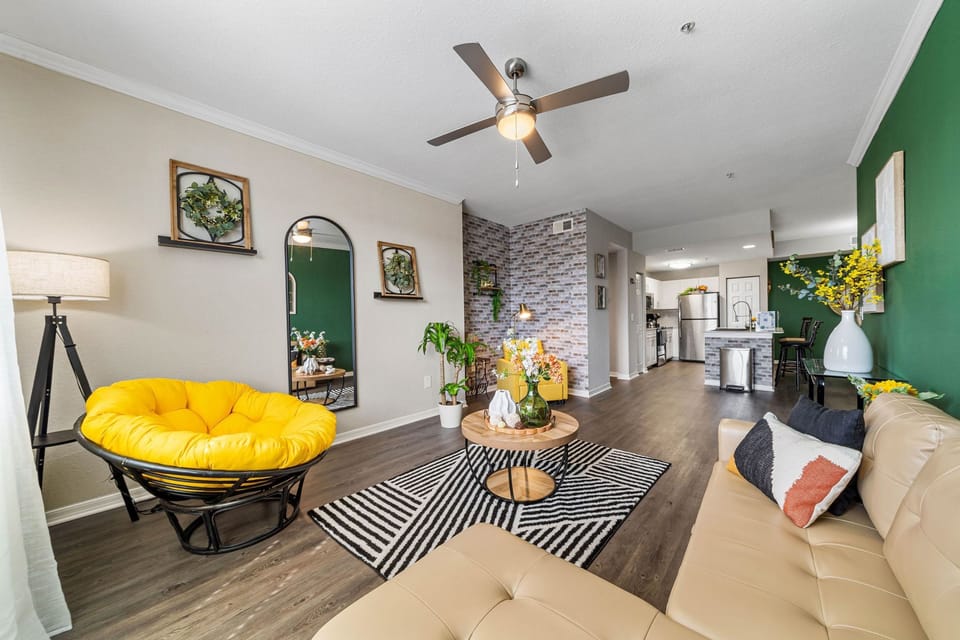 House | 3 bedrooms, desk