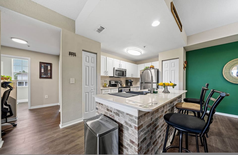 House | 3 bedrooms, desk