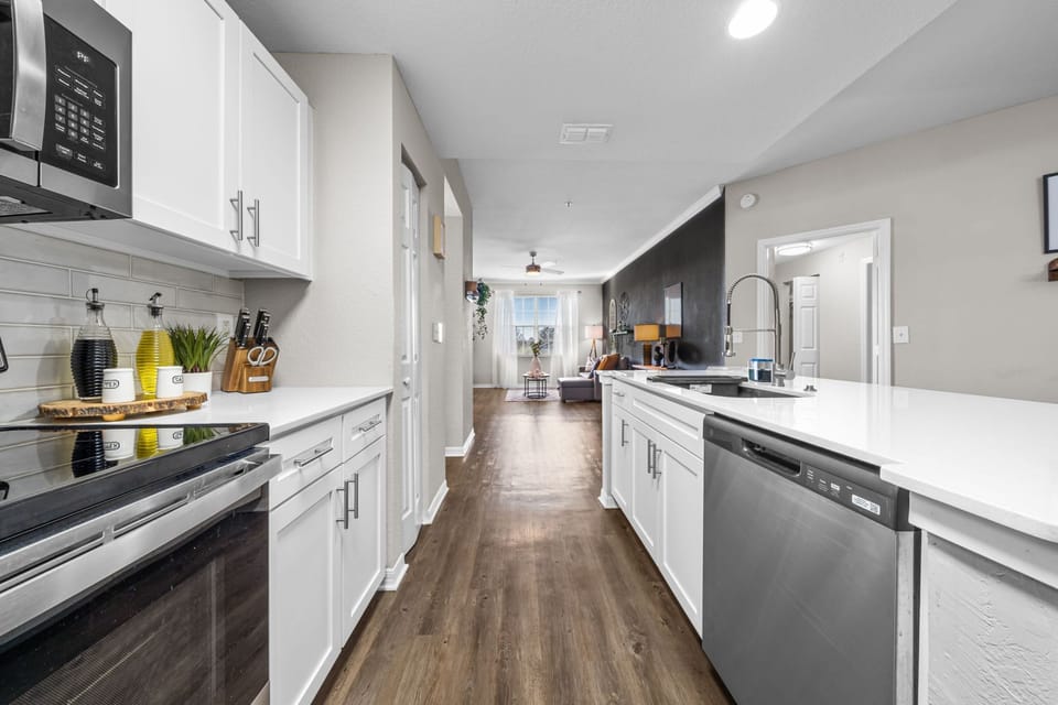 House | 3 bedrooms, desk
