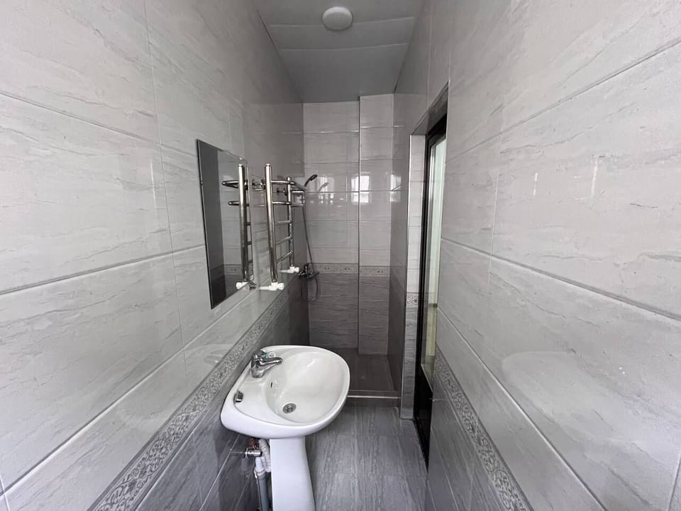 Comfort Double or Twin Room | Bathroom | Shower, towels, soap, shampoo