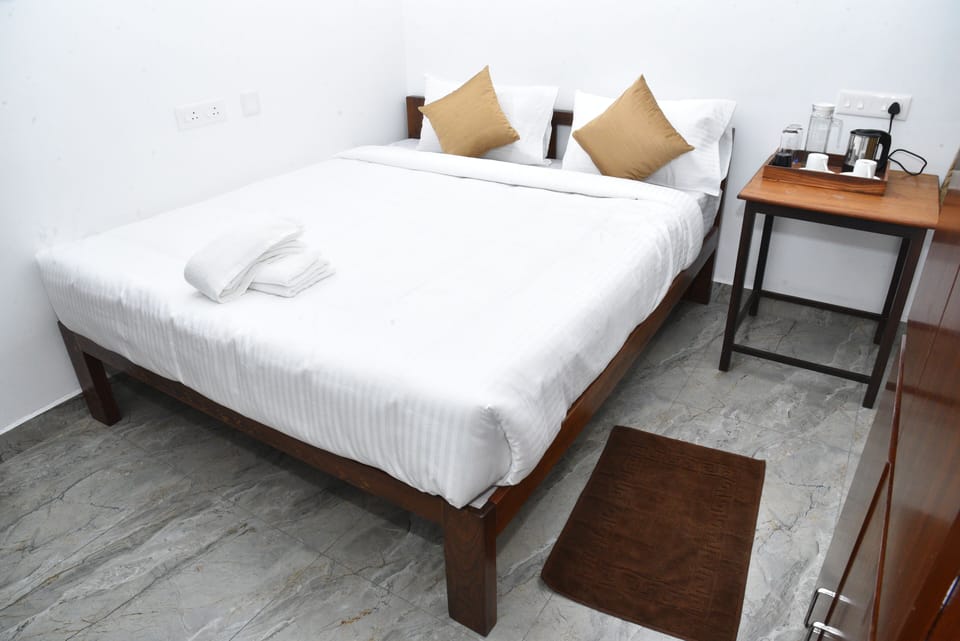 Deluxe Double Room | Desk, laptop workspace, free WiFi