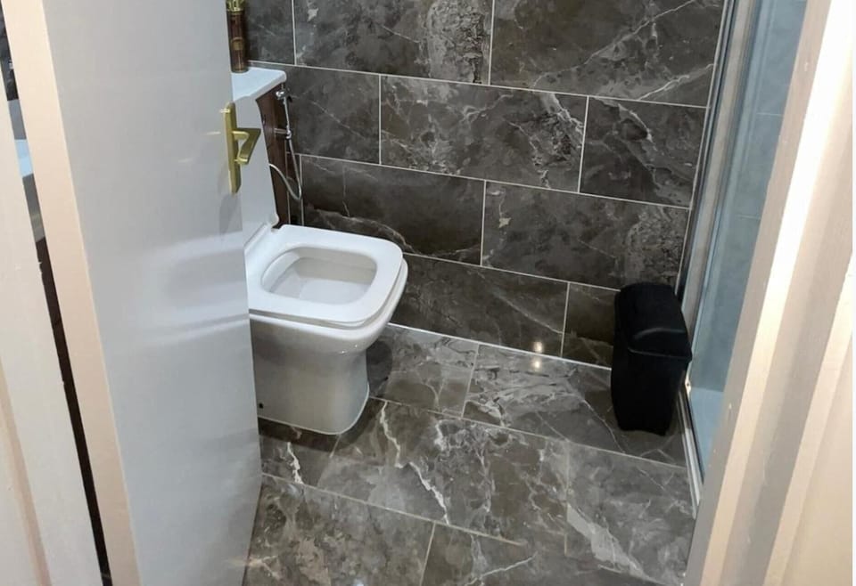 Shower, towels