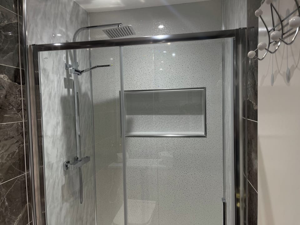 Shower, towels