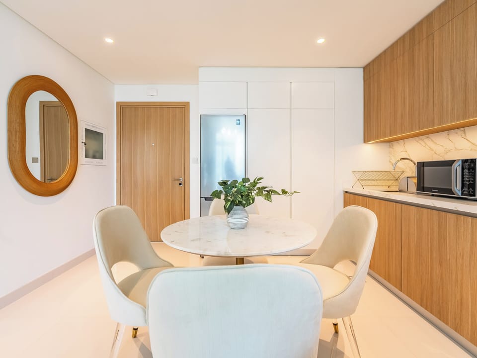Deluxe Apartment, Balcony, Partial Sea View | Dining