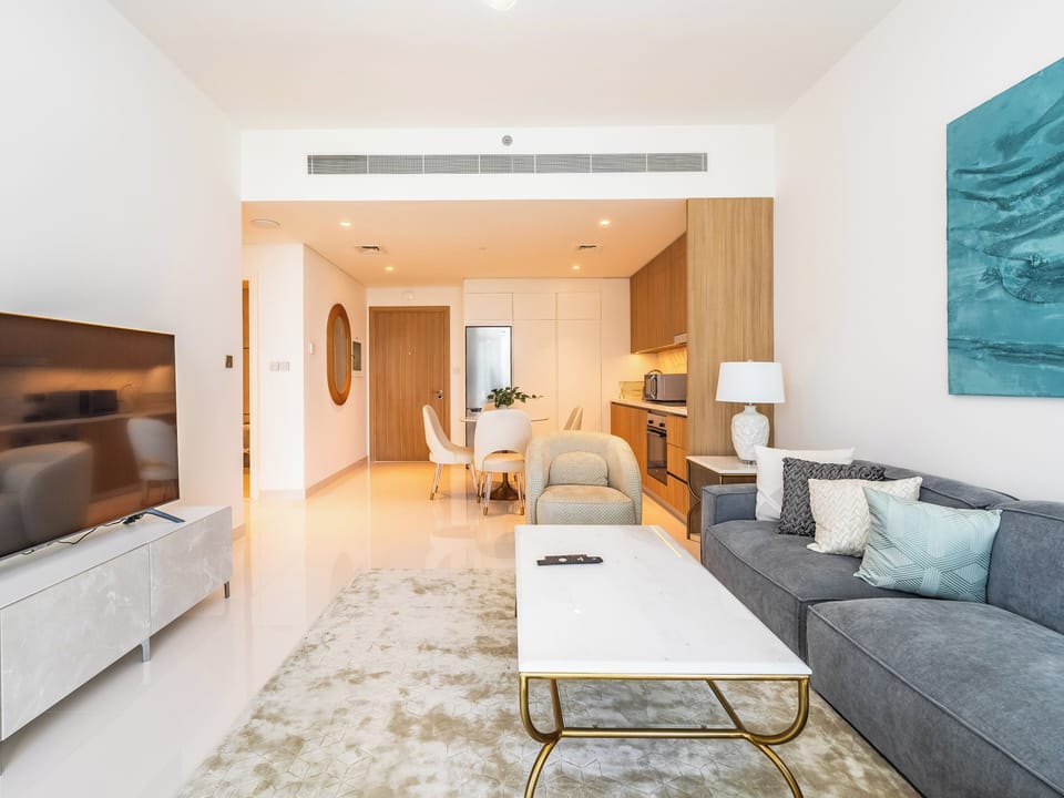 Deluxe Apartment, Balcony, Partial Sea View | Living area