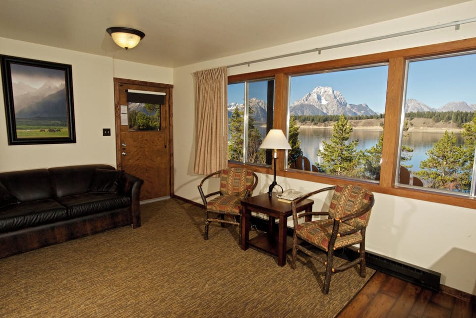 Deluxe Room, Lake View | Iron/ironing board, free WiFi