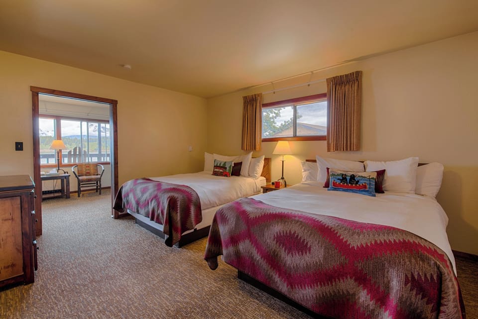 Deluxe Room, Lake View | Iron/ironing board, free WiFi