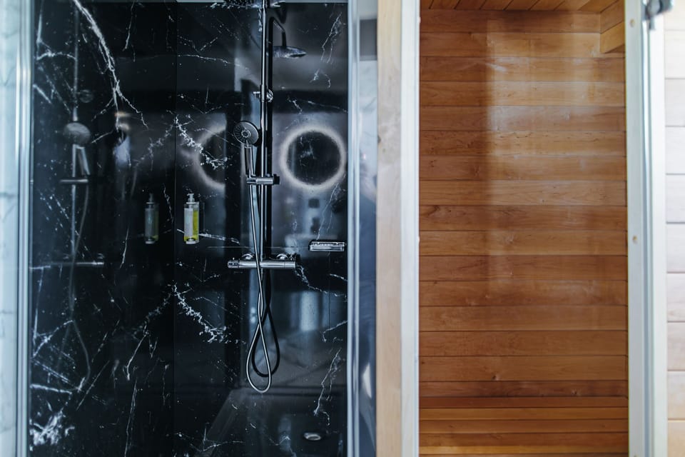 Deluxe Apartment, 2 Bedrooms, Fireplace, Lake View | Bathroom | Shower, hair dryer, towels, toilet paper
