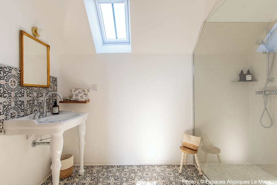 Superior Double or Twin Room, Garden View | Bathroom
