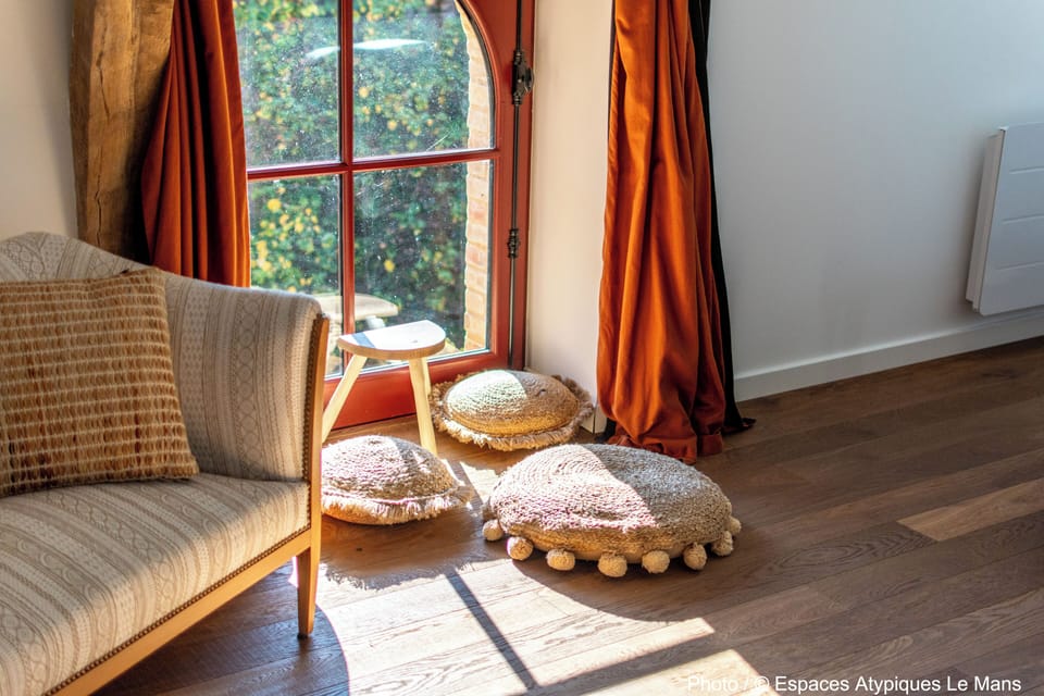 Superior Double or Twin Room, Garden View | Living area