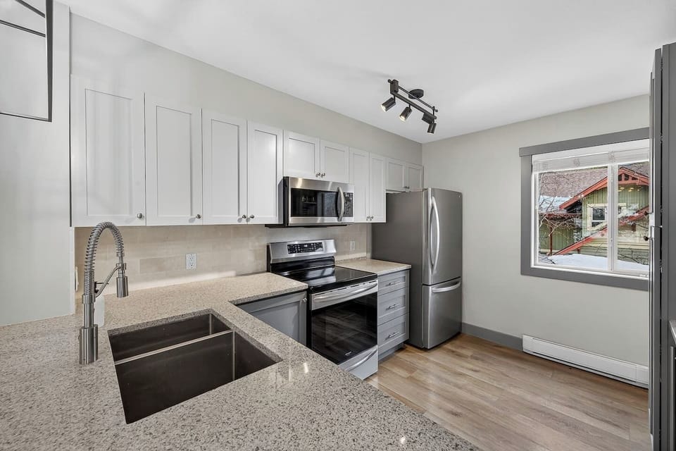 Full kitchen with a blender, drip coffee machine, ground coffee, tea, sugar and basic condiments (ketchup, mustard and relish.)