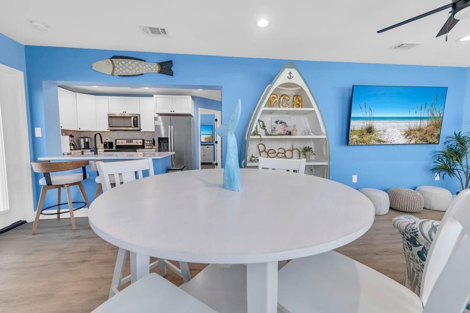 House, Multiple Beds (The White Sandcastle) | Dining