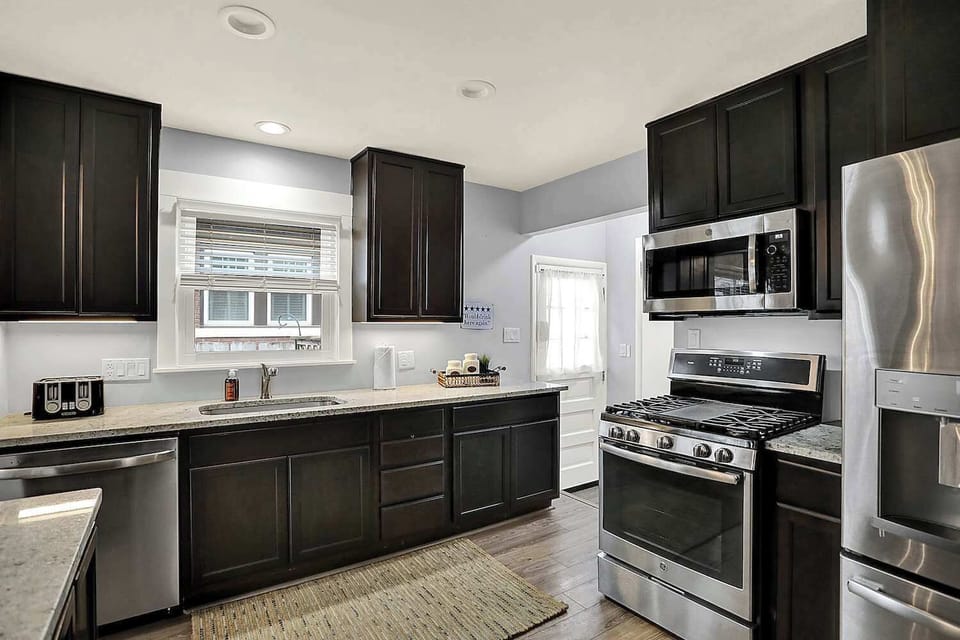 Well-Equipped Kitchen | Perfect for Home-Cooked Meals