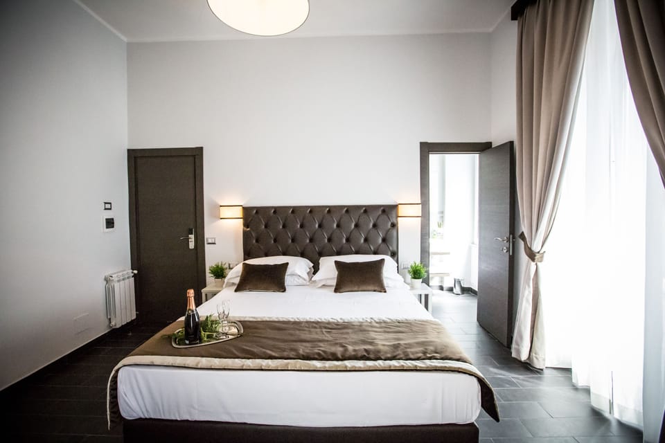 Double Room, 1 King Bed, Balcony | Premium bedding, minibar, in-room safe, soundproofing