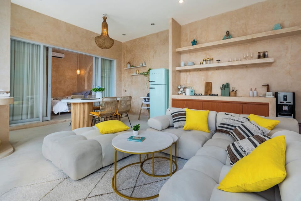 Family Villa, Lanai, Courtyard View | Living area