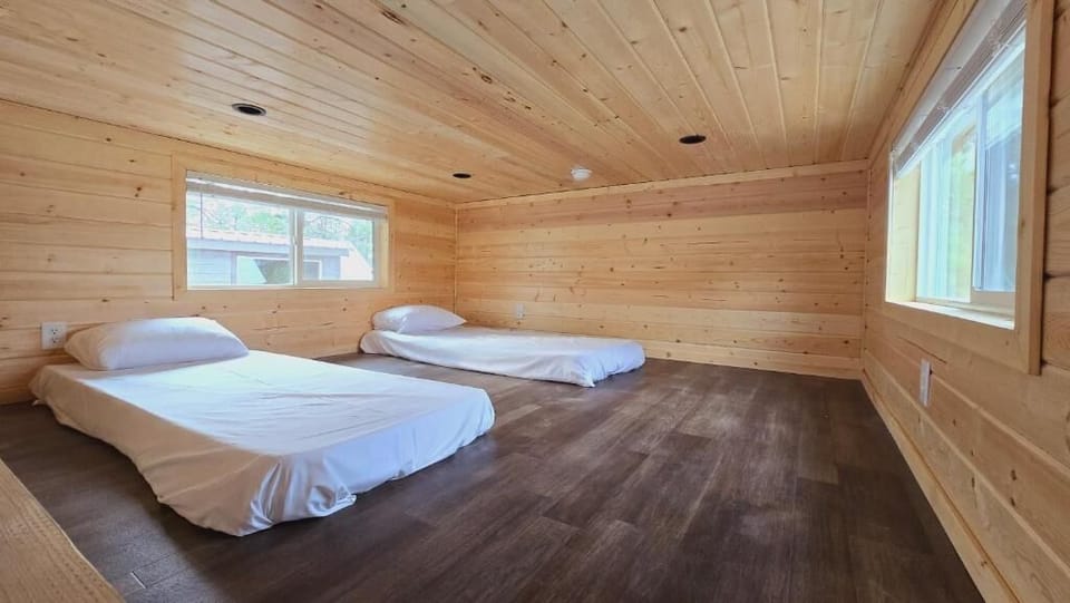 Luxury Cabin, Non Smoking, Mountain View | Iron/ironing board (on request), WiFi (free)